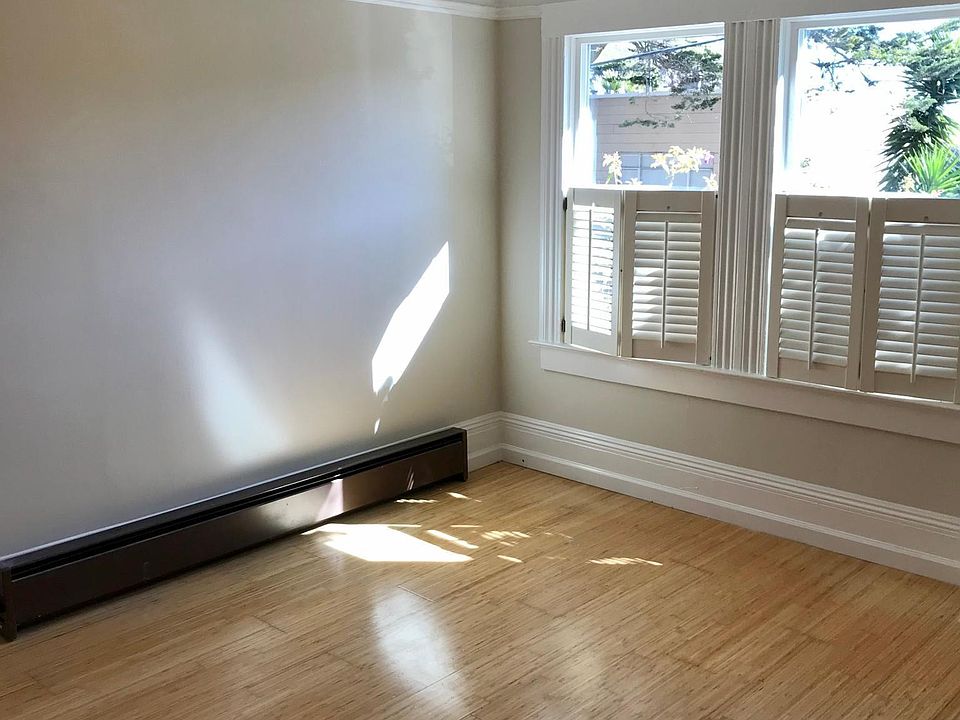 Living room, double pane windows and shutters