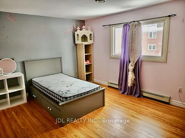 28 Harringay Cres — Photo 3