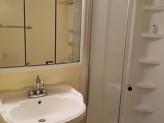 2nd image of 1728 Middle Rd