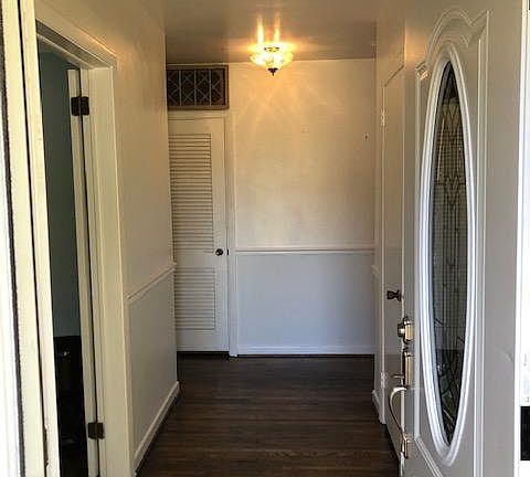 Front hallway - turn first left to living room & turn right to the bedrooms