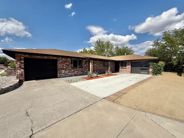 734 Sean Dr, Carson City, NV 89701