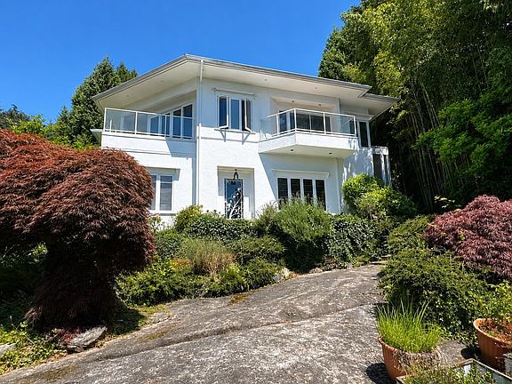 2nd image of 4468 Stone Cres