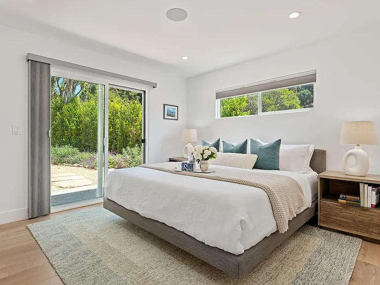 2402 Calle Montilla — Photo 14