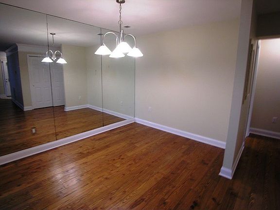4th image of 302 Locust St SE Suite 9