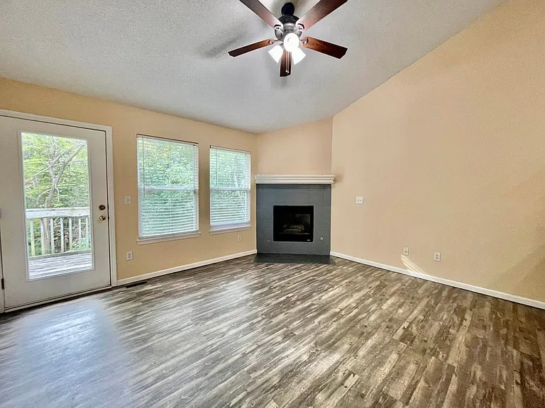 1805 Glenn Hendren Dr — Photo 15