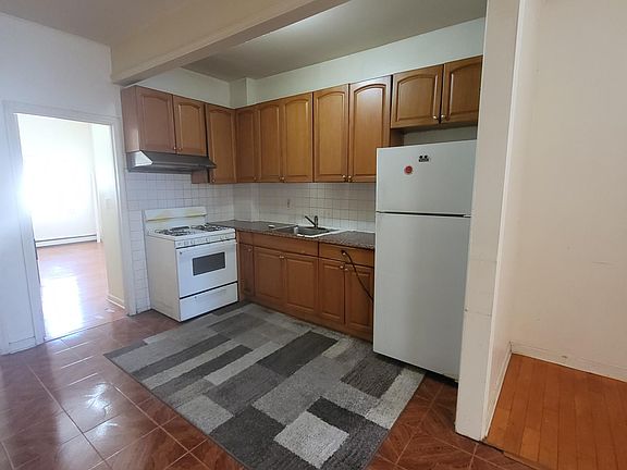 3rd image of 14509 Lakewood Ave Floor 2