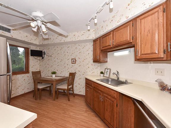 4th image of 7234 N Green Bay AVENUE #105