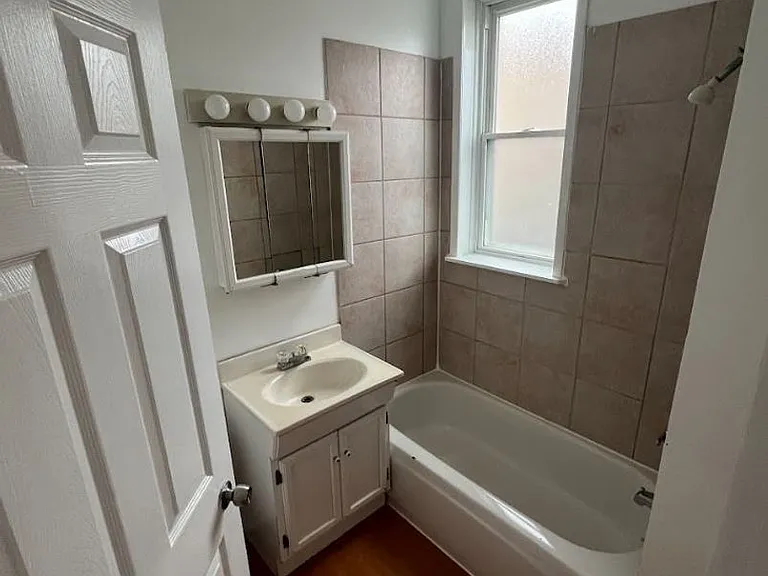 2346 W Taylor St — Photo 4