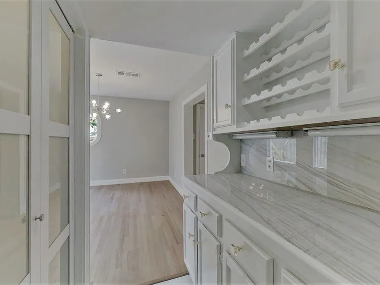 3605 Plumb St — Photo 8