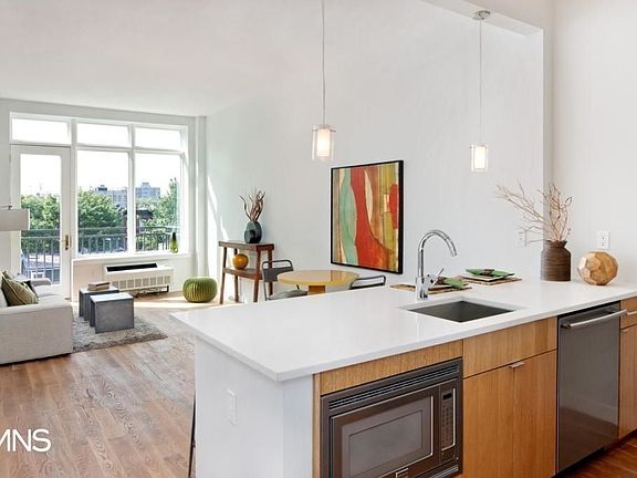 3rd image of 182 15th St APT 2B