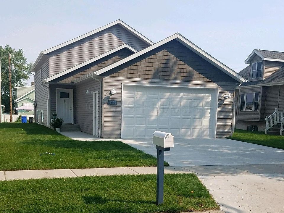 1st image of 948 27th Ave W