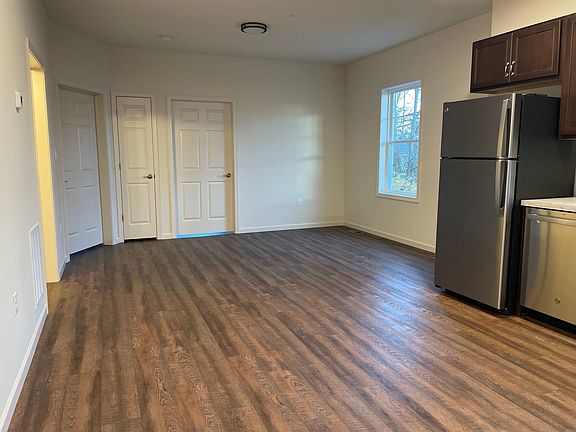 5th image of 135 W Charlotte St APT K