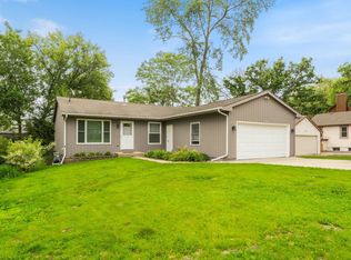 3112 Cedar Ter, Island Lake, IL 60042