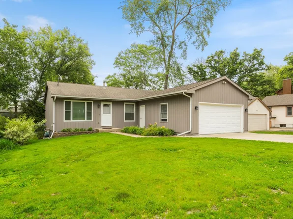 3112 Cedar Ter, Island Lake, IL 60042