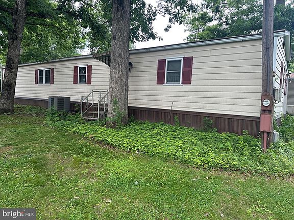 3rd image of 1027 Pine Cir