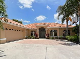 2422 Dick Wilson Dr, Sarasota, FL 34240