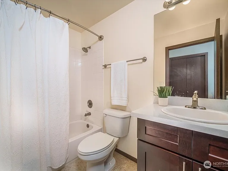 11532 15th Ave NE #401 — Photo 12