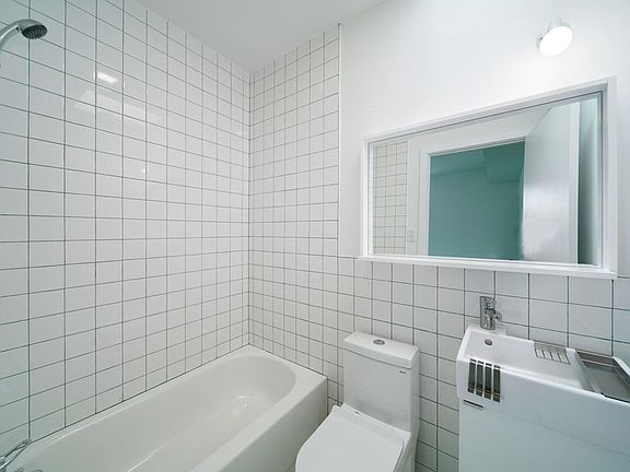 5th image of 2329 Frankford Ave #D