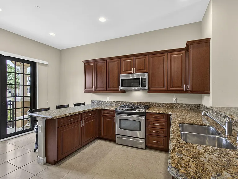 803 Del Sol Cir — Photo 8