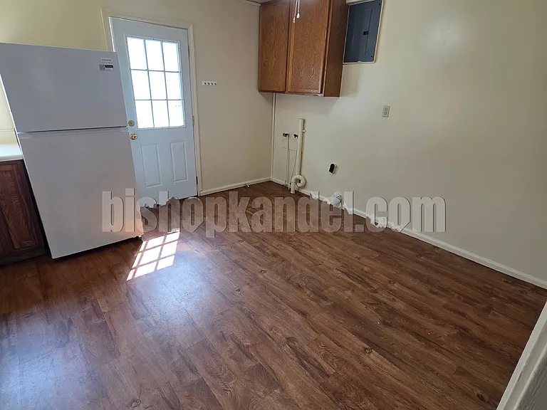 1217 Parkside Pl — Photo 4