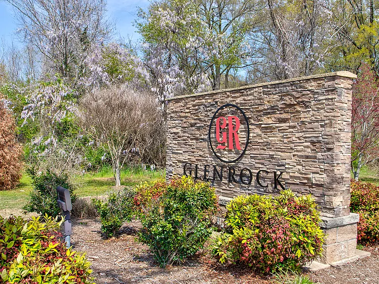 Glenrock Apartments — Photo 31
