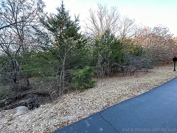 2nd image of 2727 W Lakeshore Dr