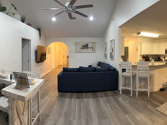 4th image of 4631 Pine Blvd