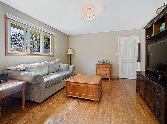 4th image of 743 Tanglewood Ln
