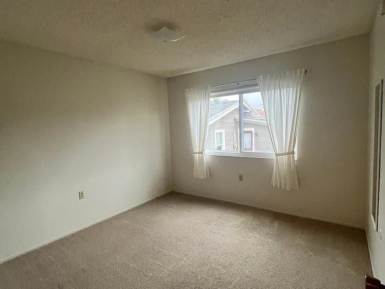 925 Madison St #2 — Photo 12