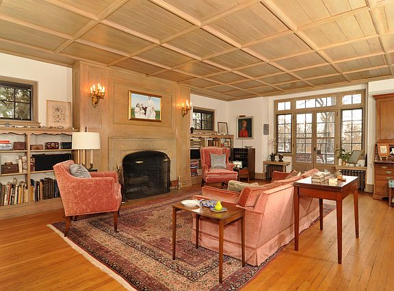 4th image of 35 Braeside Ln