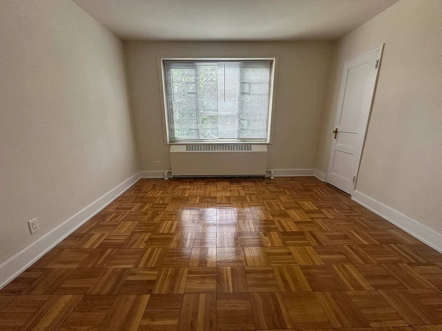 3 bed, 1.5 bath, 1200 sqft, $3,500 — Photo 4