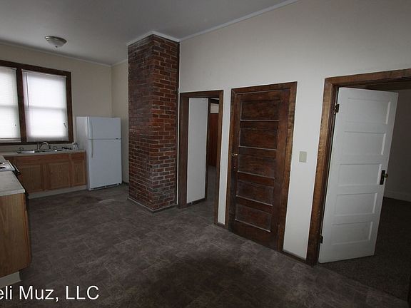 5th image of 32 W Columbia St