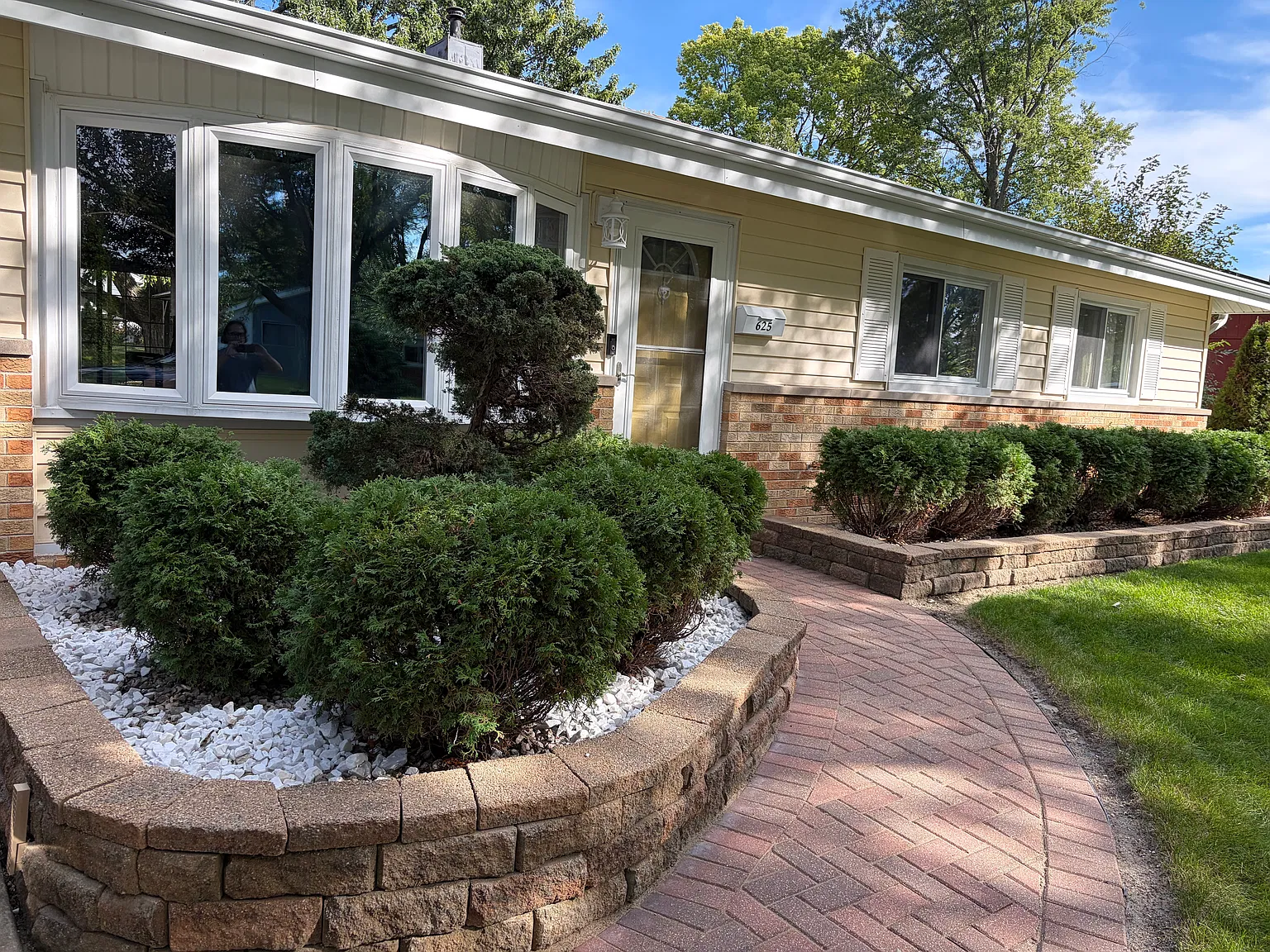 3 bed, 1.5 bath, 1163 sqft, $2,800 — Photo 2