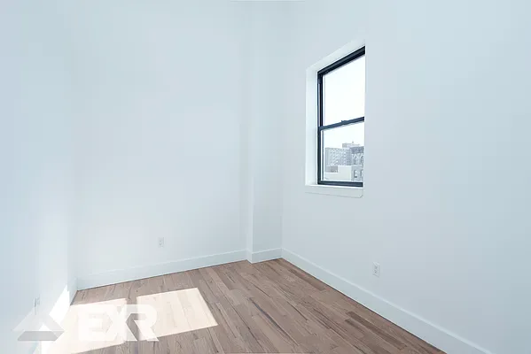 Rented by EXR | media 32