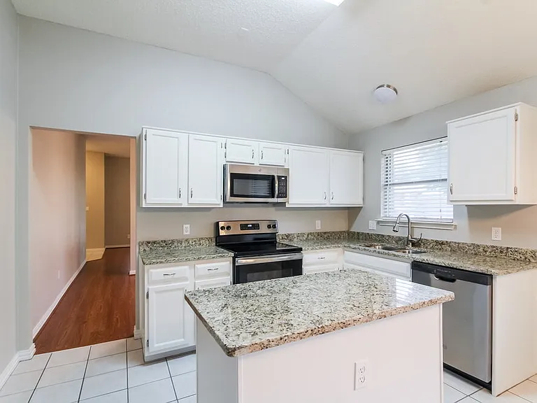 603 Wolcott Ln — Photo 7