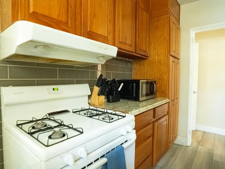 332 S Swinton Ave — Photo 3