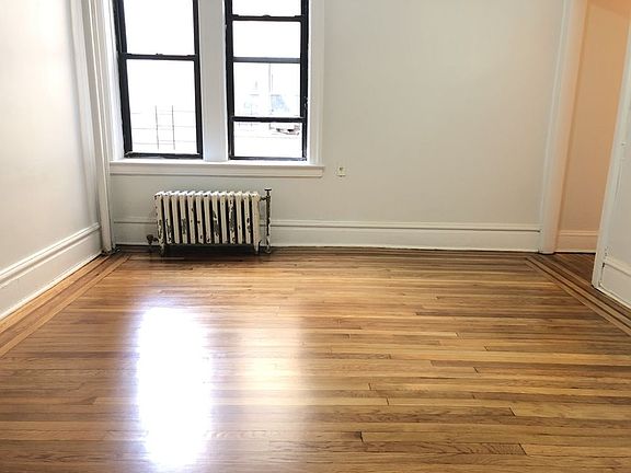 4th image of 3015 33rd St APT 2E