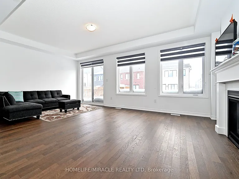 689 Mika St — Photo 10