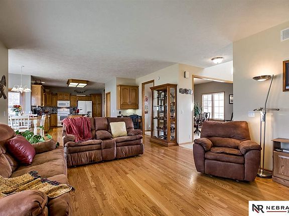 4th image of 21110 Hampton Dr