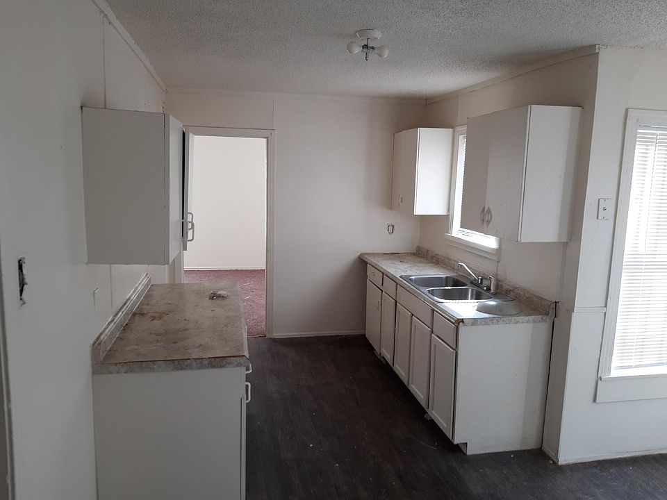 1st image of 2416 Purselley Ave