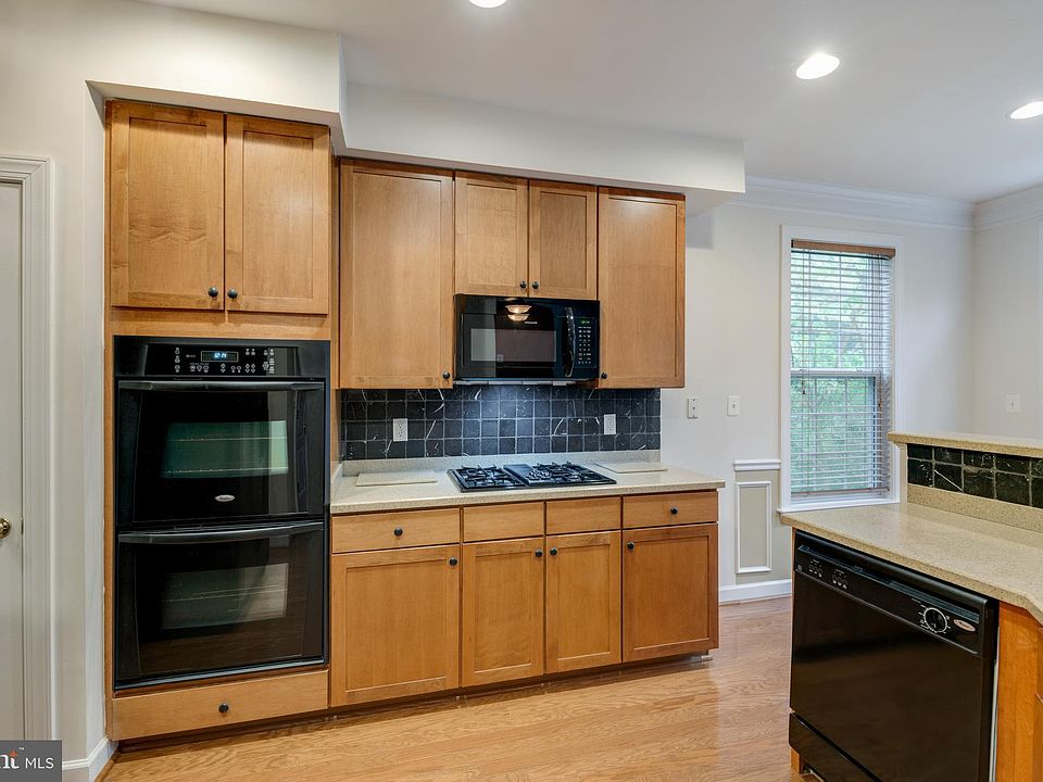 2nd image of 3561 Carriage Walk Ln #79H