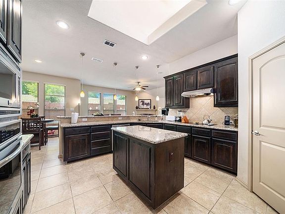 3rd image of 1209 Goffin Dr