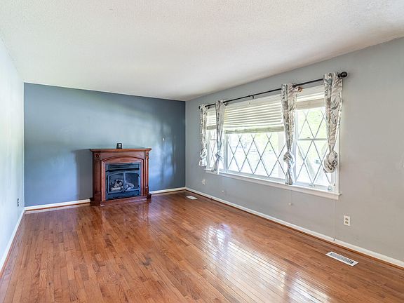 5th image of 901 Spurling Dr