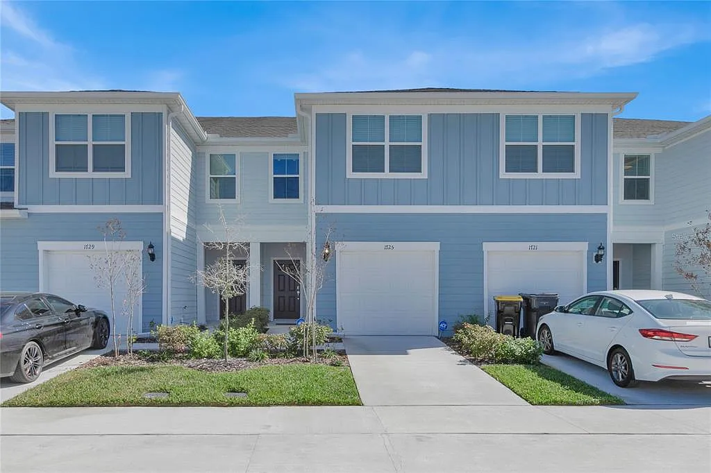 3 bed, 2.5 bath, 1699 sqft, $2,300 — Photo 1
