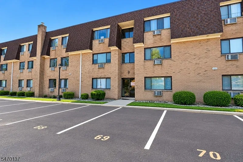 2 bed, 1.0 bath, $2,550 — Photo 1