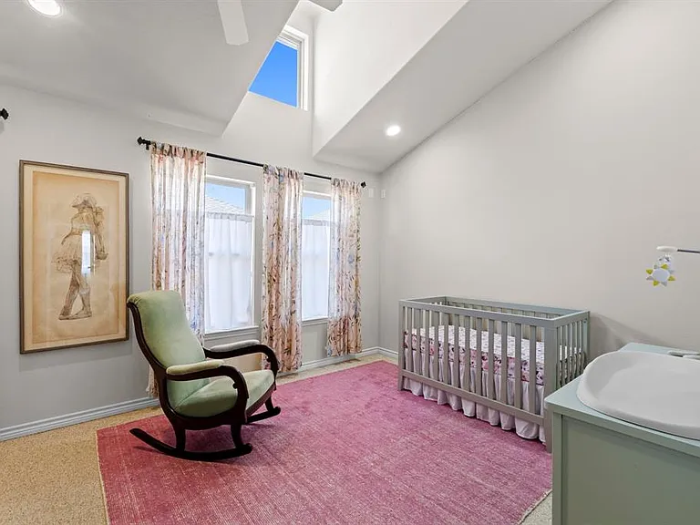 305 E 31st St #2 — Photo 8