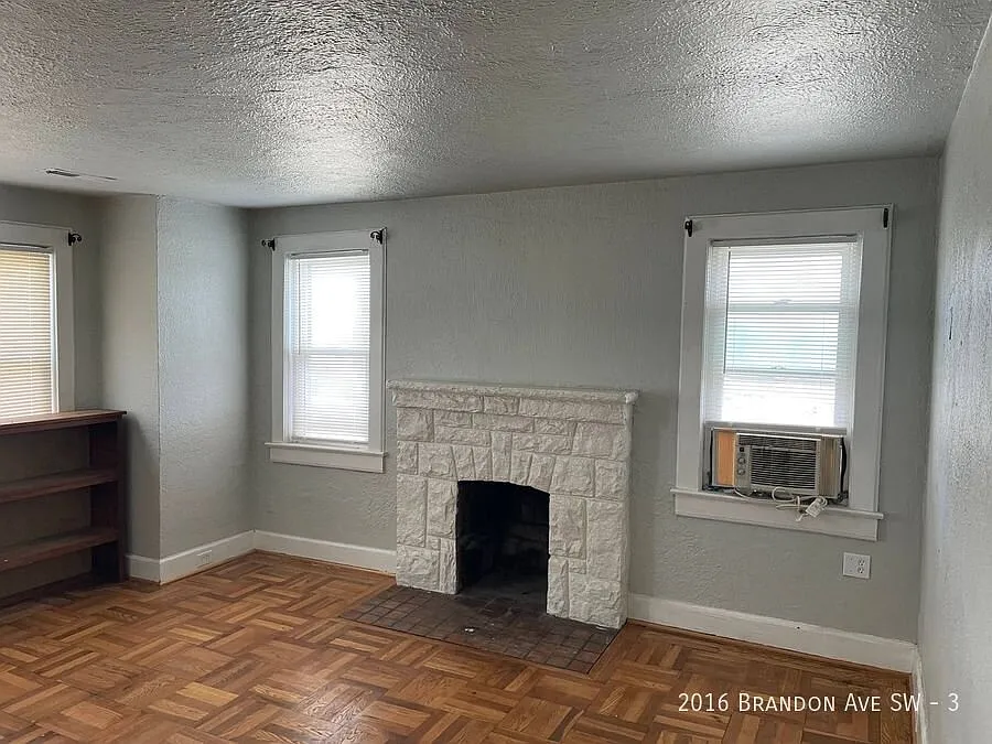 2BR Apartment in the Heart of Grandin & Raleigh Court Water & Gas Included! — Photo 3