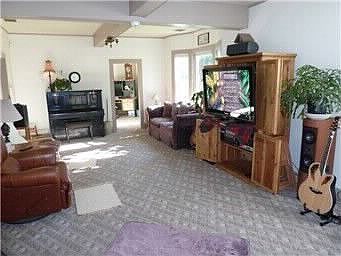 2nd image of 301 E Mommsen St