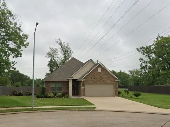 56 Zinnia Ct, Lake Jackson, TX 77566