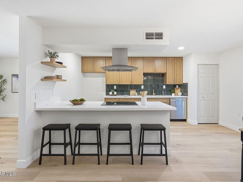 1st image of 857 N CHERRY --